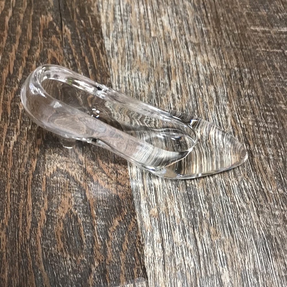 Cinderella glass slipper glass figurine - Picture 3 of 5